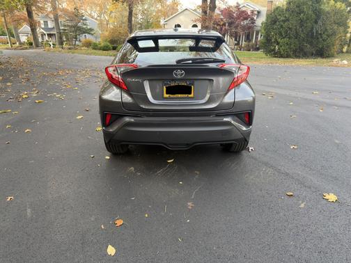 2022 Toyota C-HR XLE