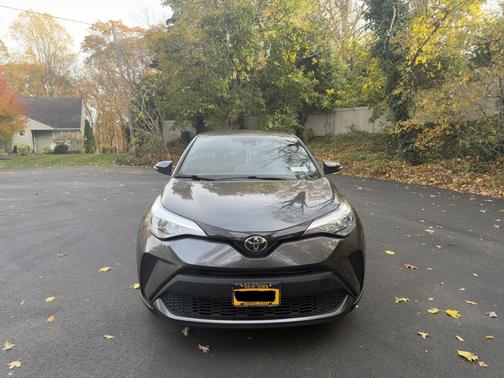 2022 Toyota C-HR XLE