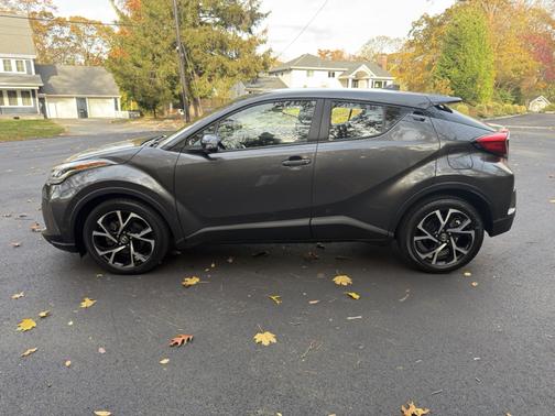 2022 Toyota C-HR XLE