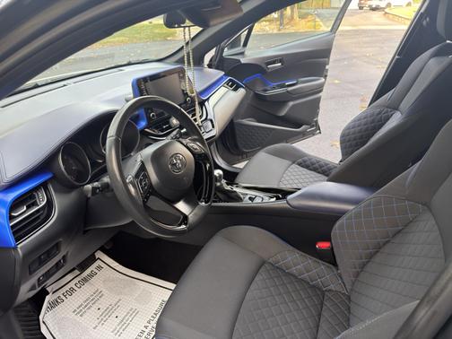 2022 Toyota C-HR XLE