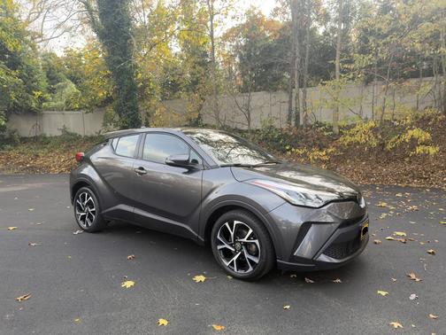 2022 Toyota C-HR XLE
