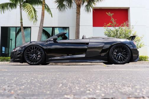Black 2018 Audi R8 5.2 V10 plus