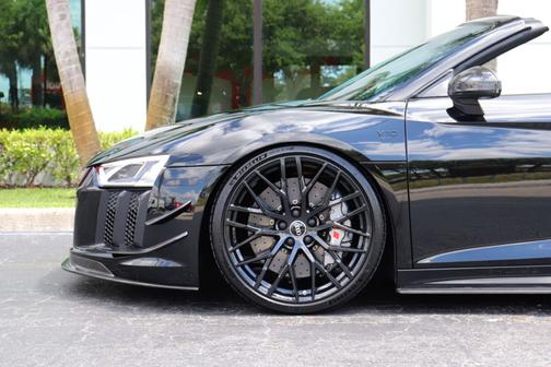 Black 2018 Audi R8 5.2 V10 plus