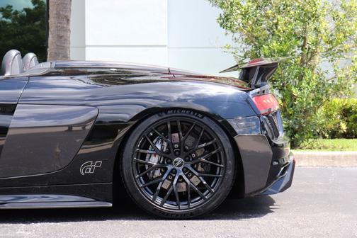 Black 2018 Audi R8 5.2 V10 plus