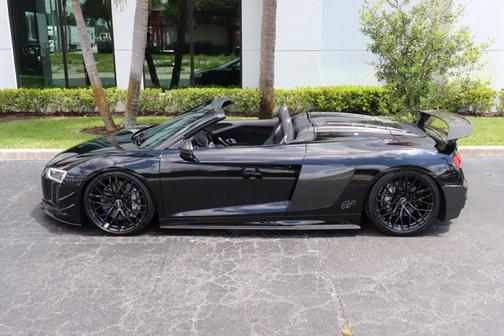 Black 2018 Audi R8 5.2 V10 plus