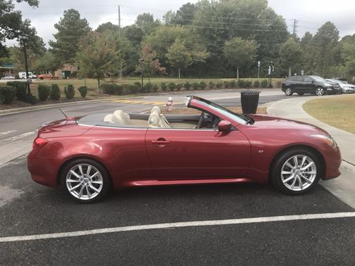 Red 2014 INFINITI Q60 Base