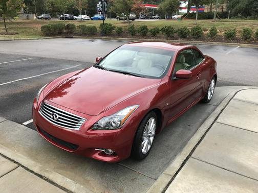 Red 2014 INFINITI Q60 Base