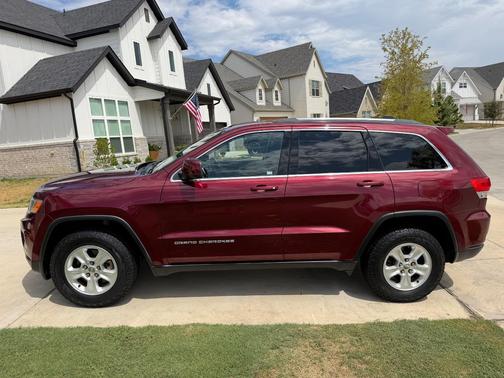 Red 2016 Jeep Grand Cherokee Laredo
