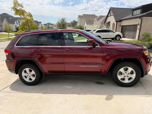 Red 2016 Jeep Grand Cherokee Laredo