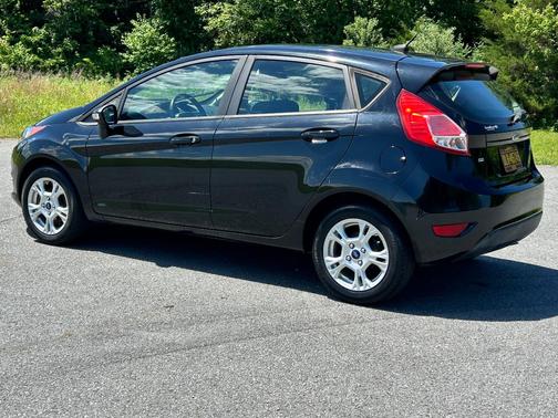 Black 2016 Ford Fiesta SE
