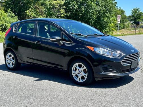 Black 2016 Ford Fiesta SE