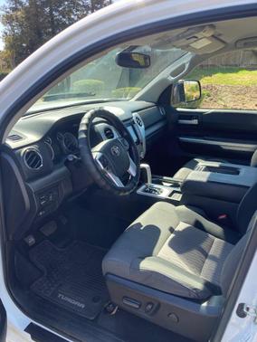 White 2014 Toyota Tundra SR5