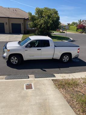 White 2014 Toyota Tundra SR5