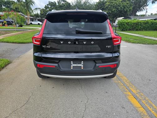 2019 Volvo XC40 T5 Momentum