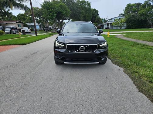 2019 Volvo XC40 T5 Momentum