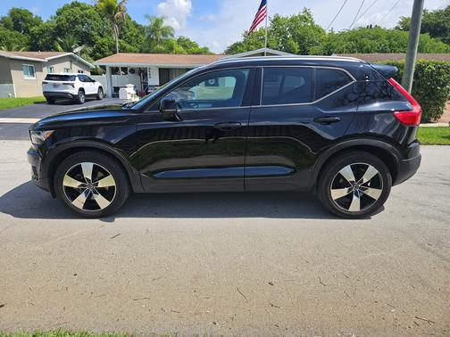 2019 Volvo XC40 T5 Momentum
