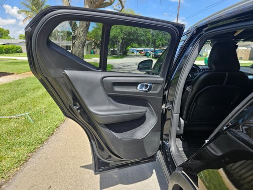 2019 Volvo XC40 T5 Momentum
