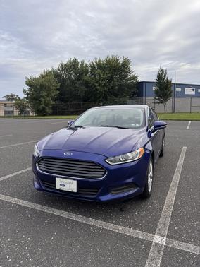 Blue 2014 Ford Fusion SE