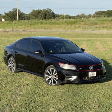 Black 2018 Volkswagen Passat 3.6L V6 GT