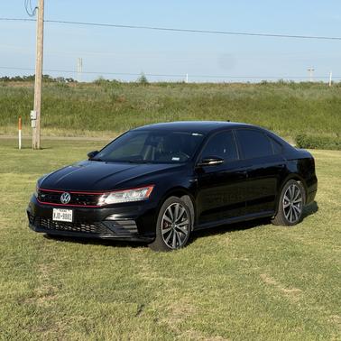 Black 2018 Volkswagen Passat 3.6L V6 GT