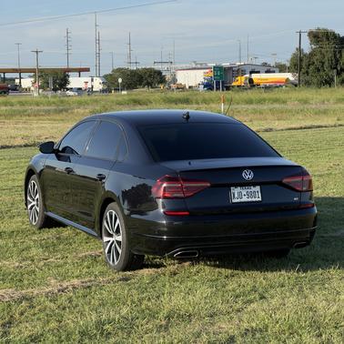 Black 2018 Volkswagen Passat 3.6L V6 GT