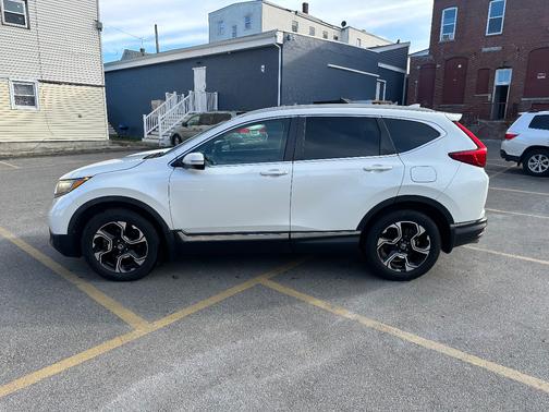 White 2018 Honda CR-V Touring