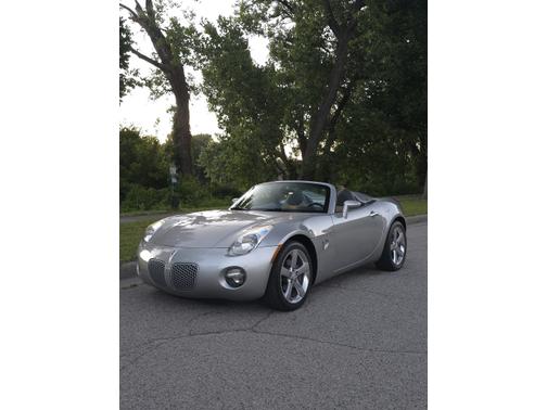Silver 2006 Pontiac Solstice Base
