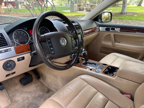Photo 5 of 13 of 2005 Volkswagen Touareg V6