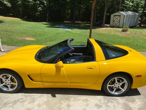 Yellow 2001 Chevrolet Corvette Base