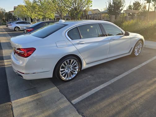 2019 BMW 750 i