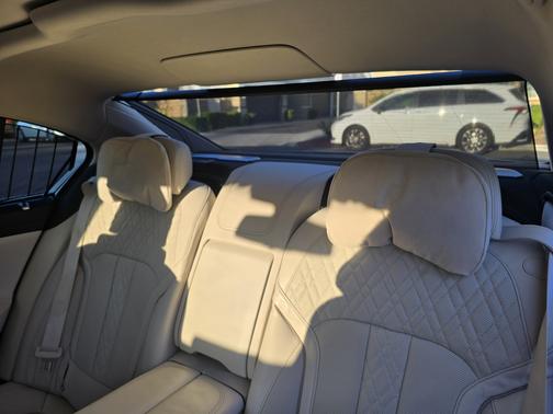 2019 BMW 750 i