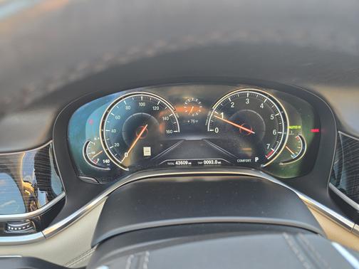 2019 BMW 750 i