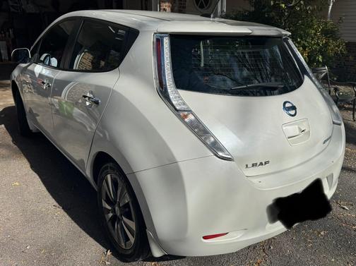 White 2015 Nissan Leaf SL