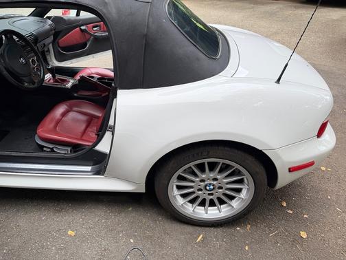 White 2001 BMW Z3 3.0i Roadster