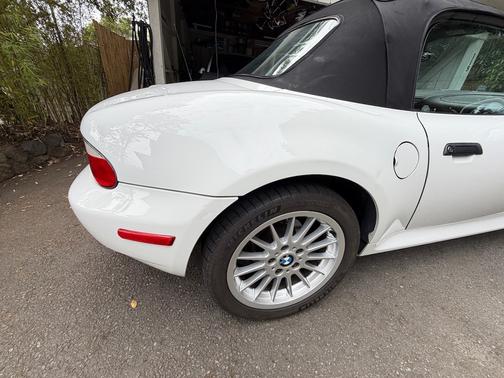 White 2001 BMW Z3 3.0i Roadster