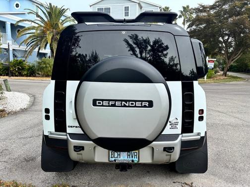 2024 Land Rover Defender 110 P300 S