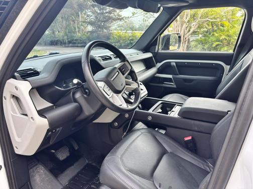 2024 Land Rover Defender 110 P300 S