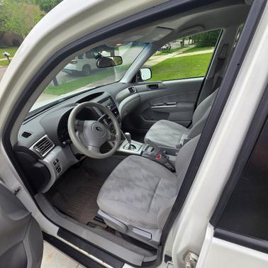White 2010 Subaru Forester 2.5 X