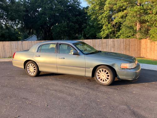 2006 Lincoln Town Car Signature