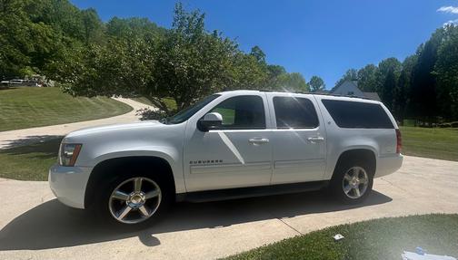 White 2013 Chevrolet Suburban 1500 LT
