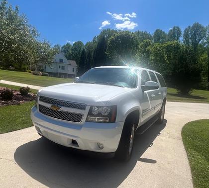 White 2013 Chevrolet Suburban 1500 LT