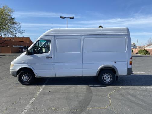 Photo 5 of 19 of 2004 Dodge Sprinter 2500 High Roof