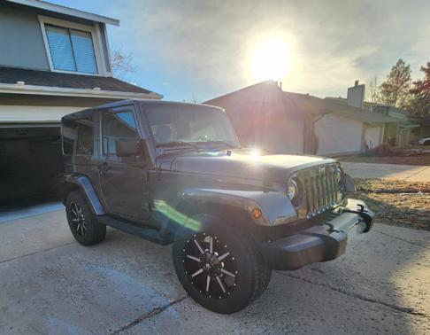 Photo 1 of 12 of 2014 Jeep Wrangler Sahara