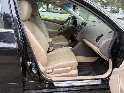 Black 2012 Nissan Altima 2.5 SL