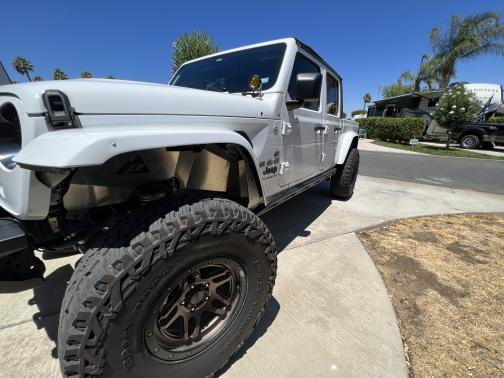Photo 2 of 30 of 2021 Jeep Gladiator Sport S