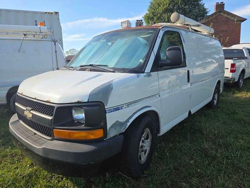 White 2007 Chevrolet Express 1500 Cargo