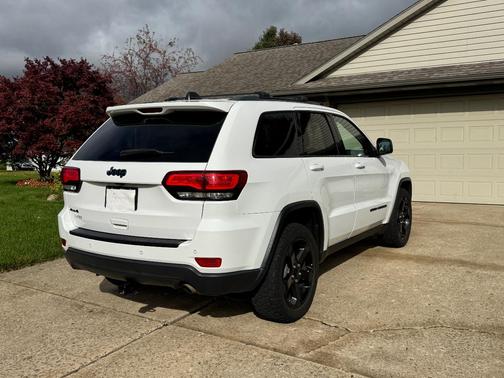 White 2018 Jeep Grand Cherokee Upland