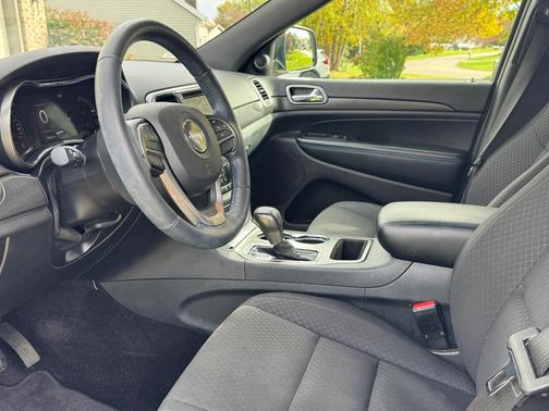 White 2018 Jeep Grand Cherokee Upland