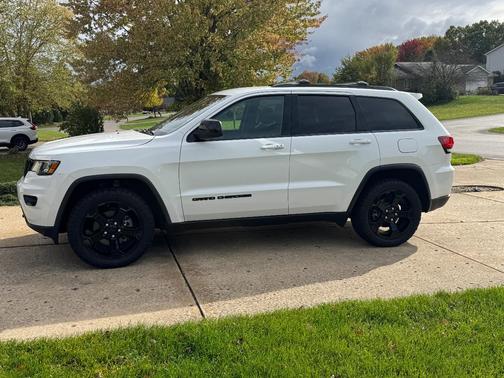 White 2018 Jeep Grand Cherokee Upland