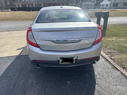 2015 Lincoln MKS Base